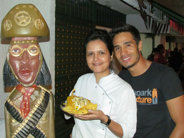 Chef Renata Carvalho e Rafael Leite, proprietário do Lampião, que ganhou o segundo lugar na categoria Melhor Petisco, com o prato intitulado Fuzuê, cujo título espelha uma excelente supresa gastronömica com ares de sofisticação. Foto: Renato Acha.