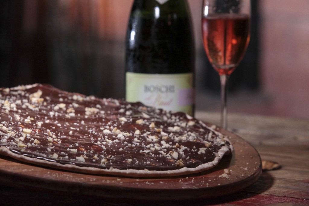 Pizza de Nutella harmonizada com o espumante Rio Sol Brut Rosé.