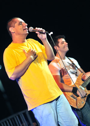 Clausem Bonifácio homenageia o Rei no projeto Terças Musicais.