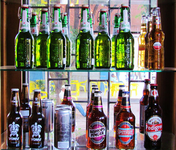 Cervejas e atendimento especiais na Grote Markt. Sorteio de 3 kits.