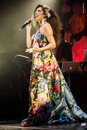 Vanessa da Mata retorna com a  turnê de “Segue o Som”.