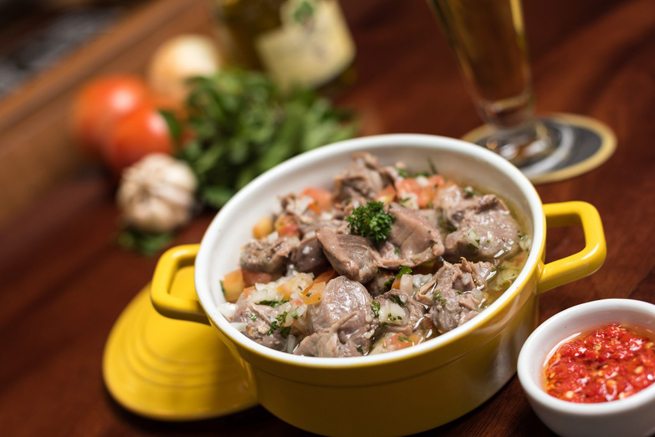 Choperia Pinguim celebra 80 anos e revisita clássicos do menu.