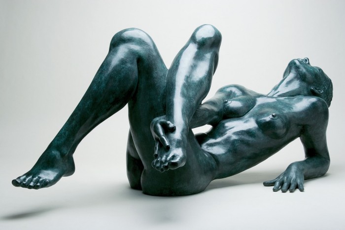 Israel Kislansky ministra oficina de escultura em Brasília.