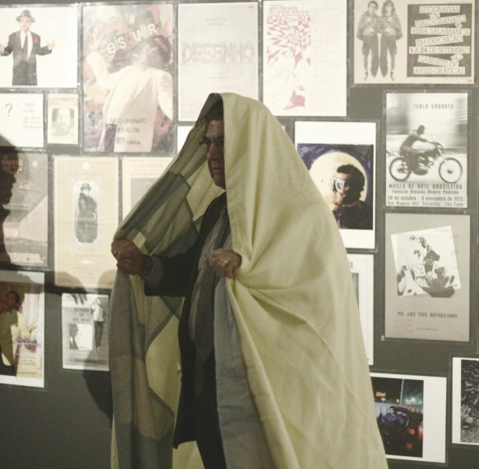 Mostra de Ivald Granato recebe registros de sua última performance.