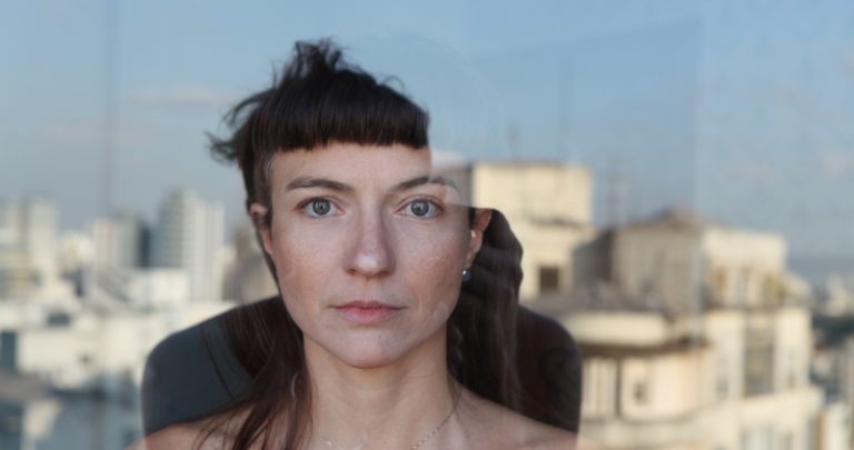 Elisabete Finger ministra oficina no Centro de Dança do DF