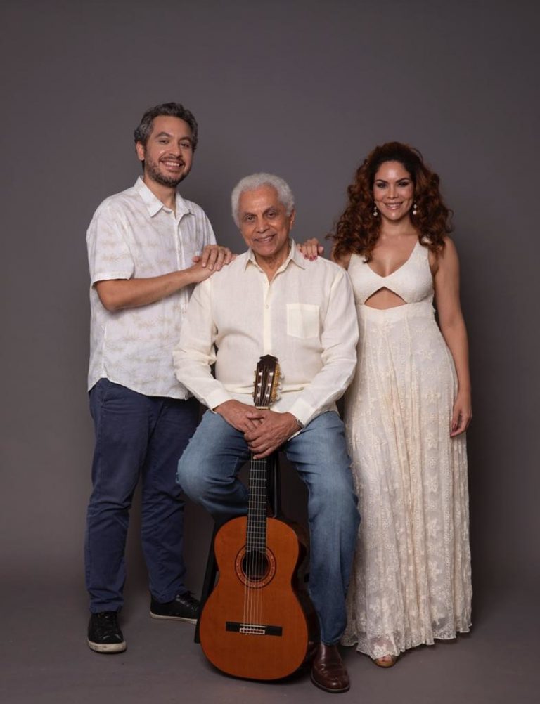 Paulinho da Viola celebra 80 anos com show em família